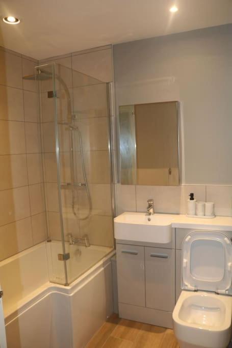 Holiday home Coleridge House Private Parking Netflix Swindon